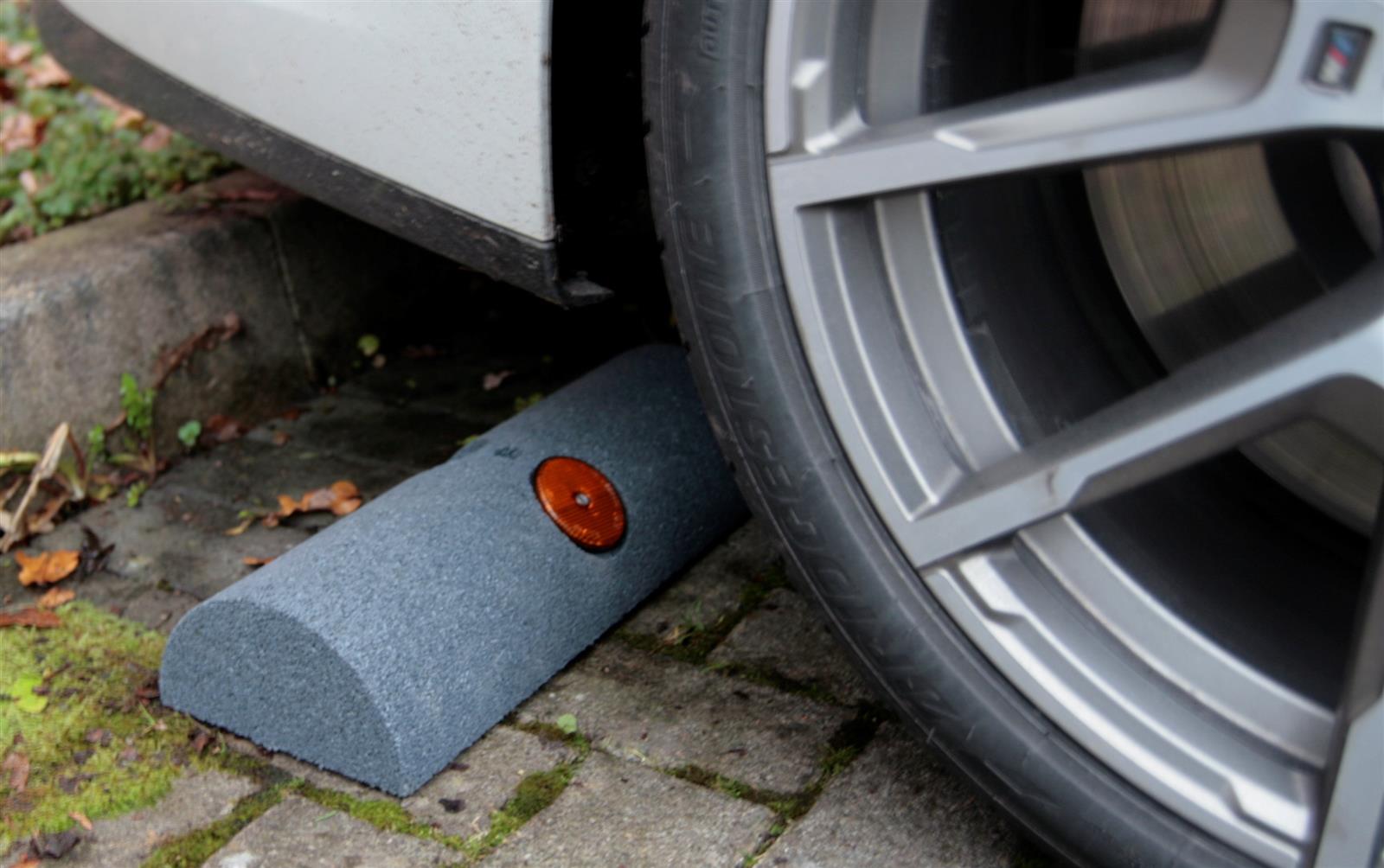 Gummi - Anfahrschutz Bumper 800x150x80 mm grau SZAGATO Gummi Anfahrschutz Bumper Rammschutz aus Gummigranulat Gummi Bordsteinrampe #1