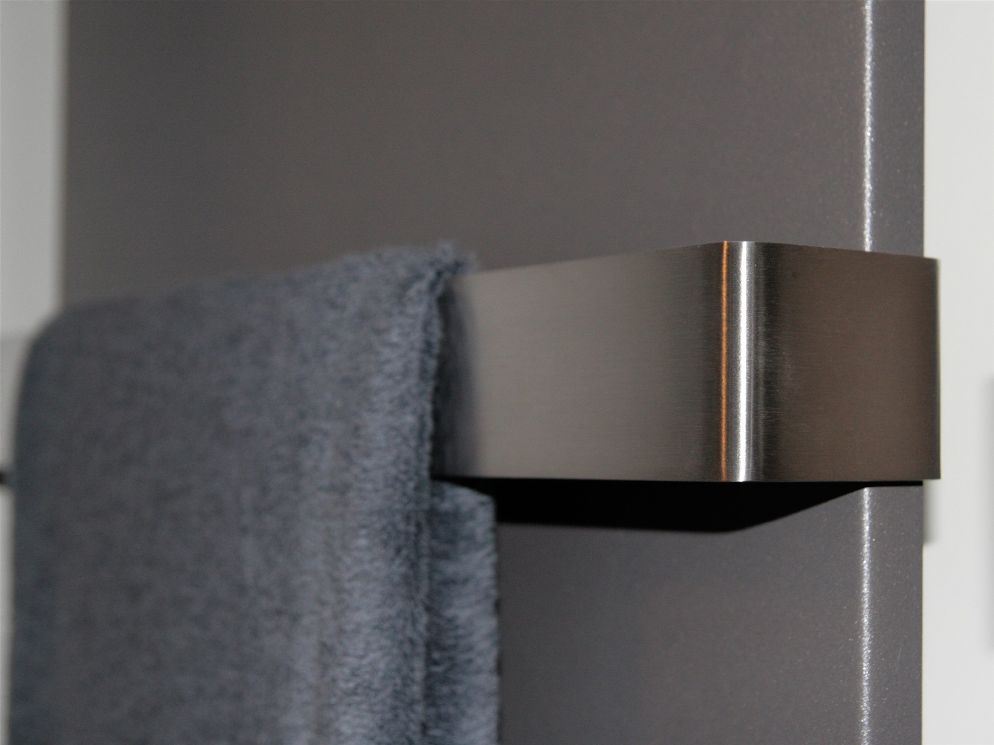 BADHEIZKÖRPER Design Mirror Steel 3 180x47cm 1118 Watt anthrazit - moonstone (+2 Halter 50mm) SZAGATO Designheizkörper Mittelanschluss Handtuchwärmer
