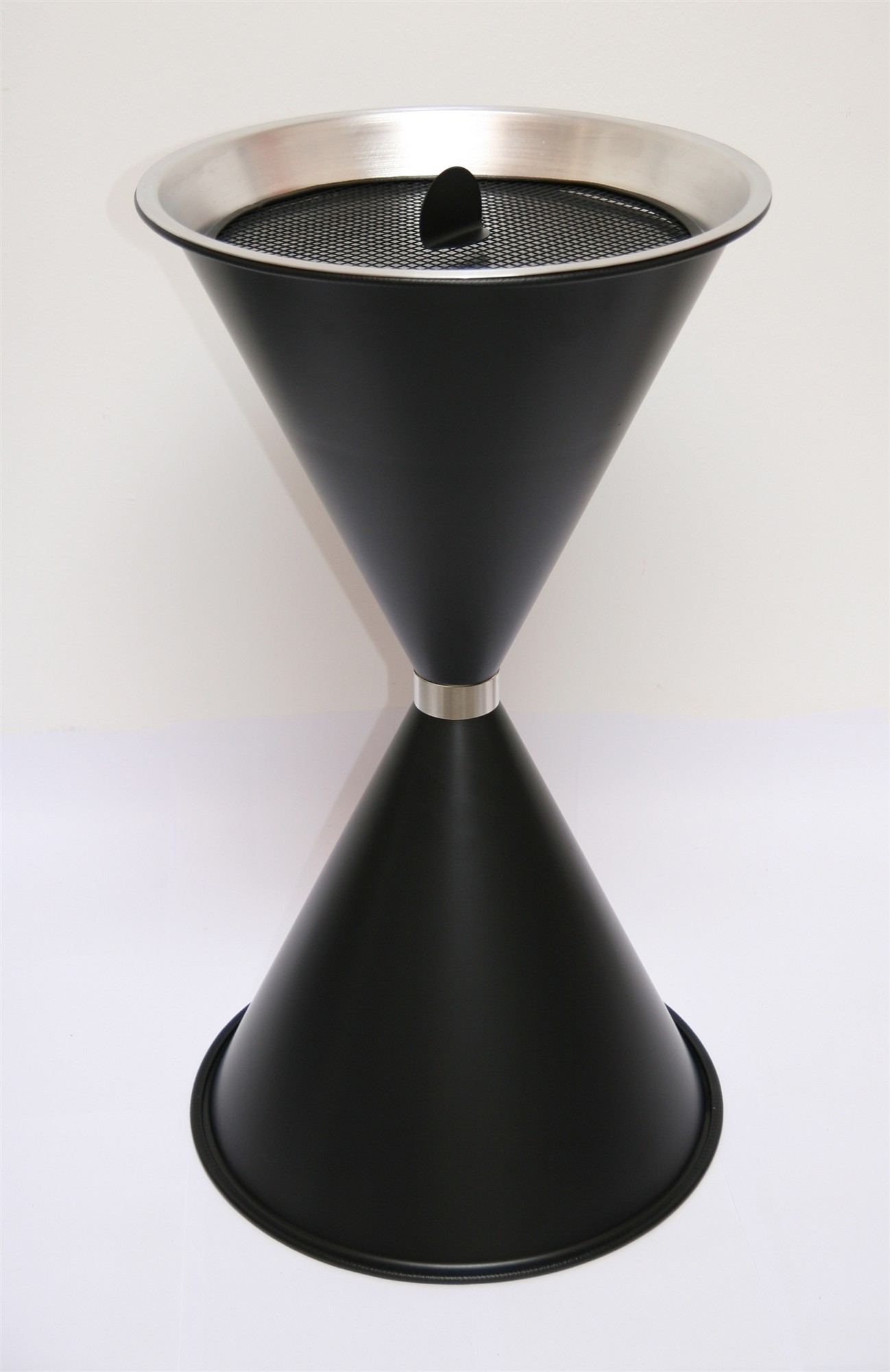 Standaschenbecher Diabola 71x40cm schwarz SZAGATO Made in Germany Aschenbecher für draußen mit Deckel Standaschenbecher Stand Aschenbecher outdoor